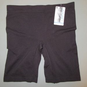 Jockey Intimates & Sleepwear - Jockey Mid-Length Microfiber Slip Short Medium NWT Jockey Intimates & Sleepwear - Jockey Mid-Length Microfiber Slip Short Medium NWT